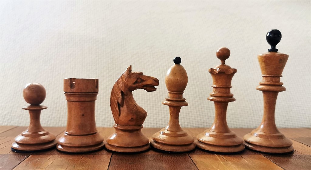 Chess Pieces of the 1933 Botvinnik-Flohr Match: An Ongoing Enigma